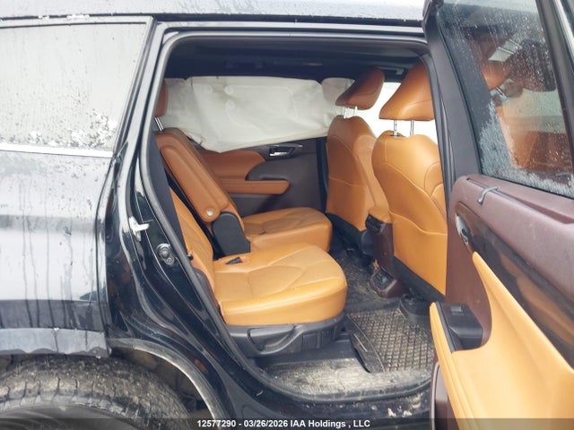 5TDFZRBH2NS187589 Toyota Highlander Platinum