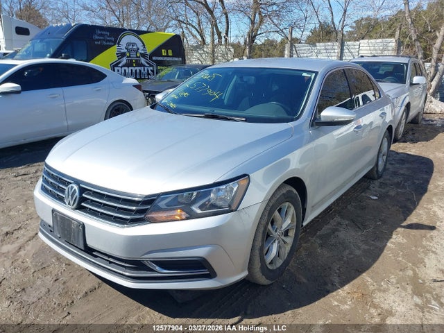 12577904 :رقم المزاد ، 1VWAT7A35HC082411 vin ، 2017 Volkswagen Passat مزاد بيع