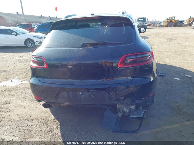 Porsche Macan 2018 WP1AA2A50JLB11704 Image 16