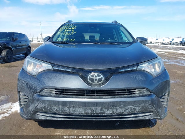 2018 Toyota Rav4 Le მანქანა იყიდება აუქციონზე, vin: 2T3BFREV2JW845106, აუქციონის ნომერი: 12578180