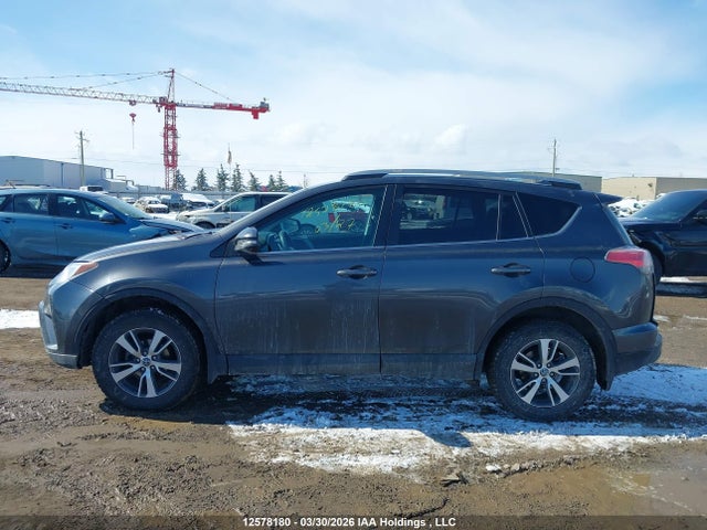 2018 Toyota Rav4 Le მანქანა იყიდება აუქციონზე, vin: 2T3BFREV2JW845106, აუქციონის ნომერი: 12578180