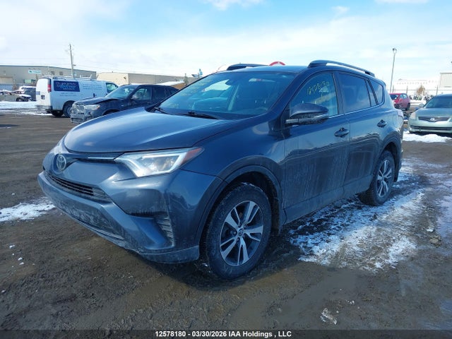 2018 Toyota Rav4 Le მანქანა იყიდება აუქციონზე, vin: 2T3BFREV2JW845106, აუქციონის ნომერი: 12578180