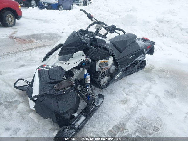 Polaris INDY 2021 SN1TKV6R3MC805874 Image 2