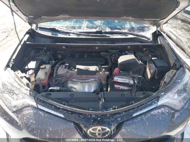 2T3BFREV0JW854242 Toyota RAV4 LE