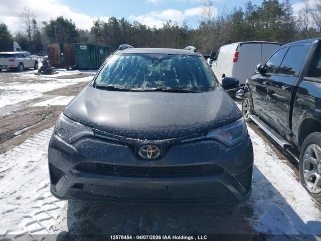 2T3BFREV0JW854242 Toyota RAV4 LE
