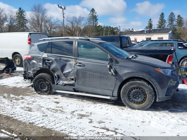 2T3BFREV0JW854242 Toyota RAV4 LE
