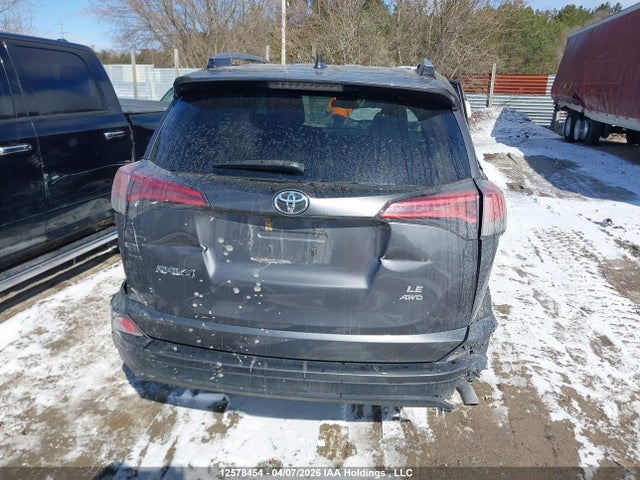 2T3BFREV0JW854242 Toyota RAV4 LE
