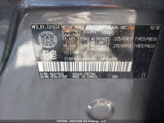 2T3BFREV0JW854242 Toyota RAV4 LE