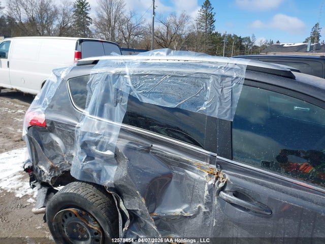 2T3BFREV0JW854242 Toyota RAV4 LE