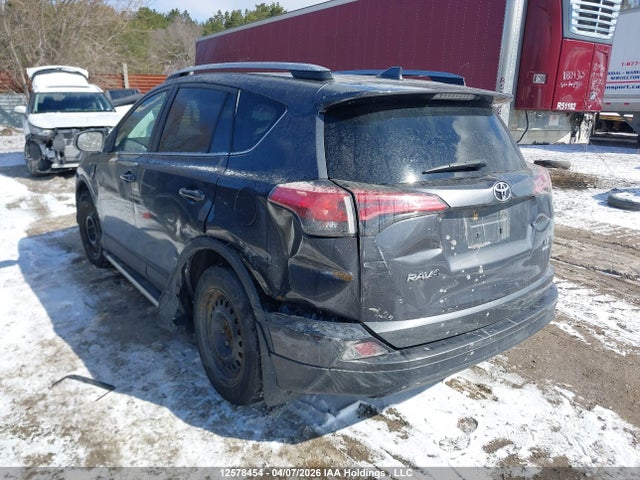 2T3BFREV0JW854242 Toyota RAV4 LE