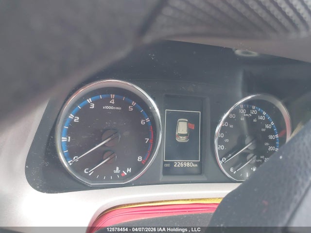 2T3BFREV0JW854242 Toyota RAV4 LE
