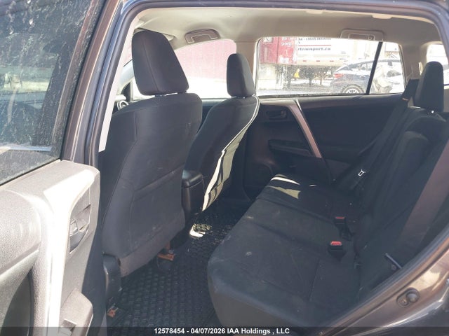 2T3BFREV0JW854242 Toyota RAV4 LE