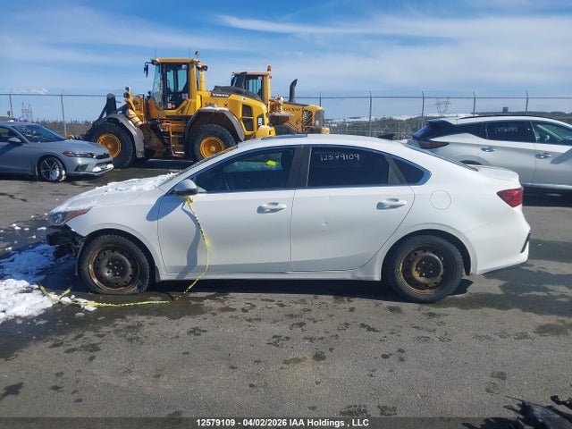 3KPF54AD8ME382621 KIA FORTE EX