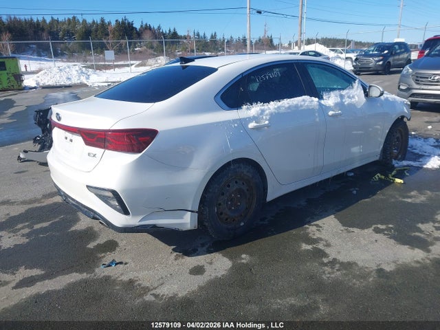 3KPF54AD8ME382621 KIA FORTE EX