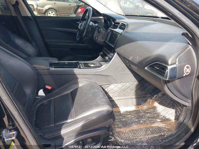 SAJAK4FX6JCP39210 Jaguar Xe Prestige