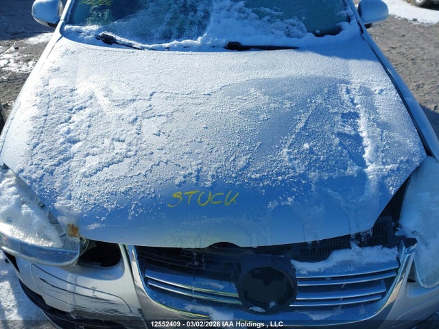2010 Volkswagen Jetta 2.5l Comfortline/2.5l Trendline მანქანა იყიდება აუქციონზე, vin: 3VWJX7AJ2AM073415, აუქციონის ნომერი: 12552409
