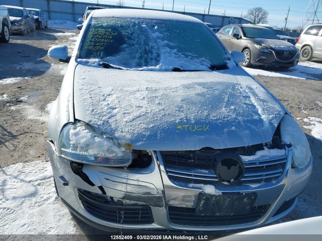 2010 Volkswagen Jetta 2.5l Comfortline/2.5l Trendline მანქანა იყიდება აუქციონზე, vin: 3VWJX7AJ2AM073415, აუქციონის ნომერი: 12552409