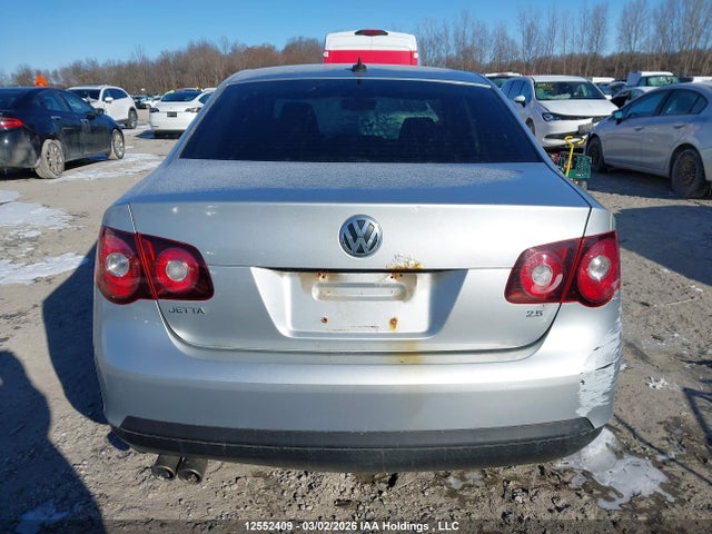 2010 Volkswagen Jetta 2.5l Comfortline/2.5l Trendline მანქანა იყიდება აუქციონზე, vin: 3VWJX7AJ2AM073415, აუქციონის ნომერი: 12552409