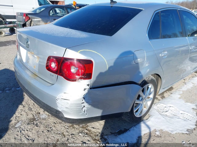 2010 Volkswagen Jetta 2.5l Comfortline/2.5l Trendline მანქანა იყიდება აუქციონზე, vin: 3VWJX7AJ2AM073415, აუქციონის ნომერი: 12552409