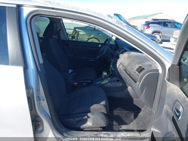 2010 Volkswagen Jetta 2.5l Comfortline/2.5l Trendline მანქანა იყიდება აუქციონზე, vin: 3VWJX7AJ2AM073415, აუქციონის ნომერი: 12552409