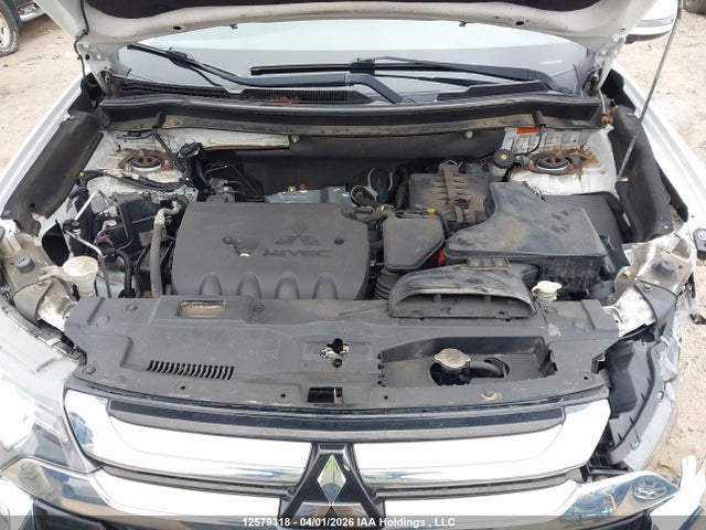 12579318 :رقم المزاد ، JA4AZ2A38JZ601467 vin ، 2018 Mitsubishi Outlander Es مزاد بيع