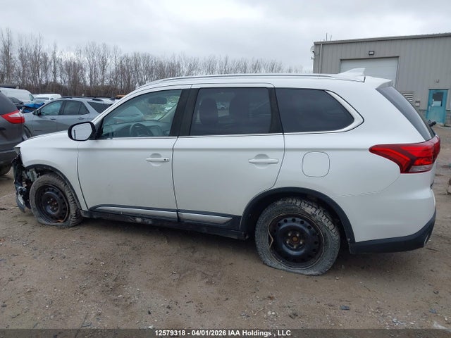 12579318 :رقم المزاد ، JA4AZ2A38JZ601467 vin ، 2018 Mitsubishi Outlander Es مزاد بيع
