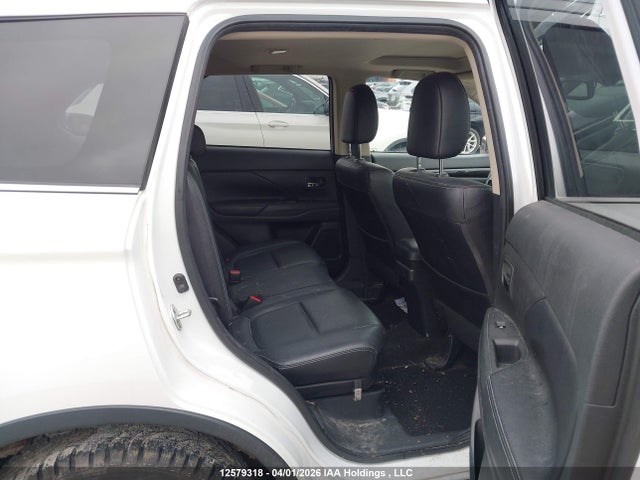 12579318 :رقم المزاد ، JA4AZ2A38JZ601467 vin ، 2018 Mitsubishi Outlander Es مزاد بيع