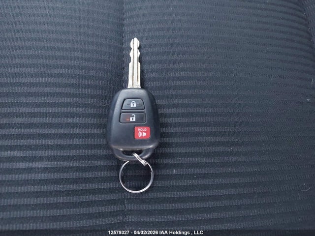 2T3BFREV5FW276419 Toyota RAV4 LE