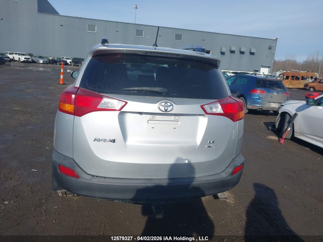 2T3BFREV5FW276419 Toyota RAV4 LE
