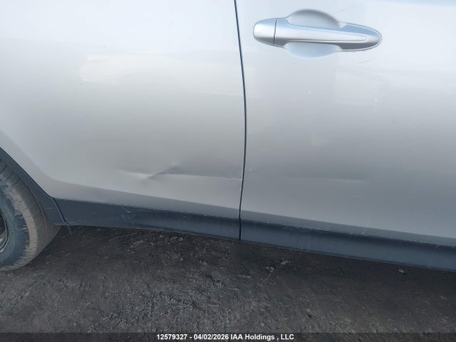 2T3BFREV5FW276419 Toyota RAV4 LE