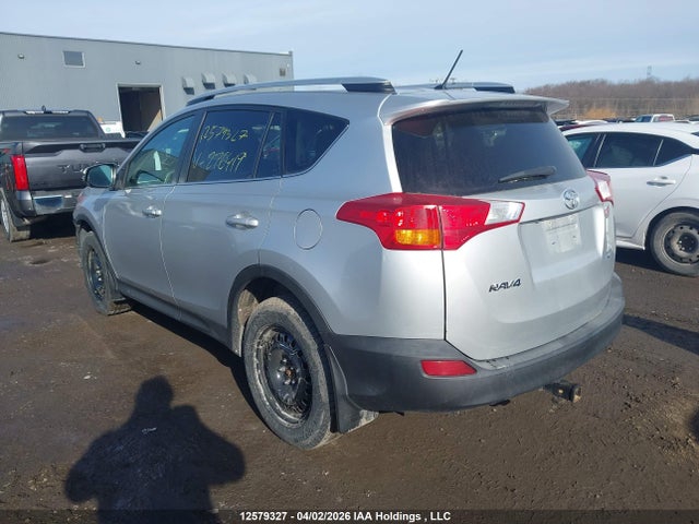 2T3BFREV5FW276419 Toyota RAV4 LE