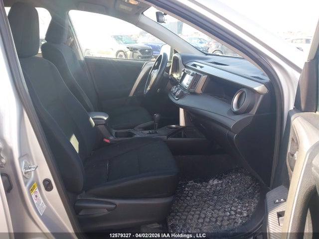 2T3BFREV5FW276419 Toyota RAV4 LE