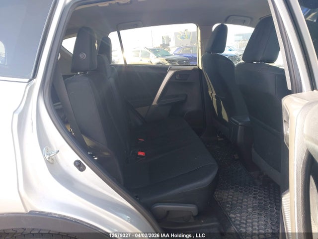 2T3BFREV5FW276419 Toyota RAV4 LE