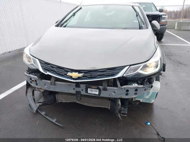 1G1BE5SMXJ7186882 Chevrolet Cruze