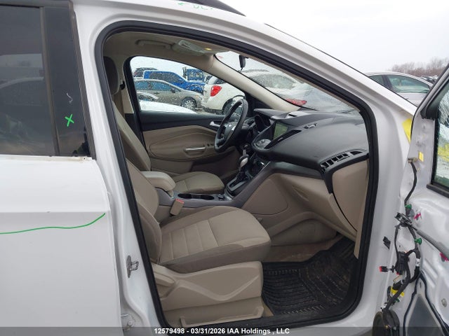 1FMCU9GX8GUA46618 Ford Escape