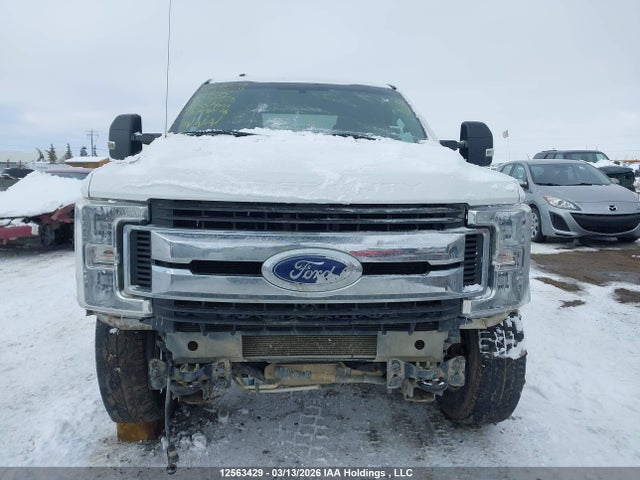 1FT8W3BT5JEC72526 Ford F-350 Xlt