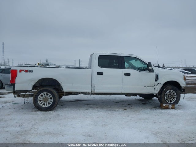 1FT8W3BT5JEC72526 Ford F-350 Xlt