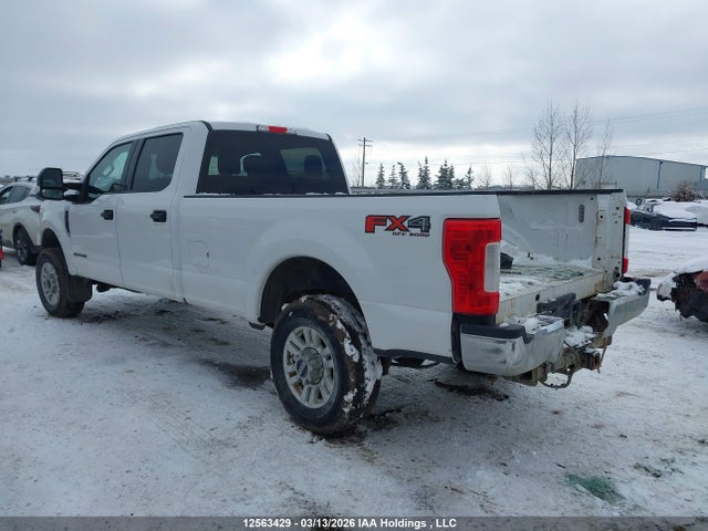 1FT8W3BT5JEC72526 Ford F-350 Xlt
