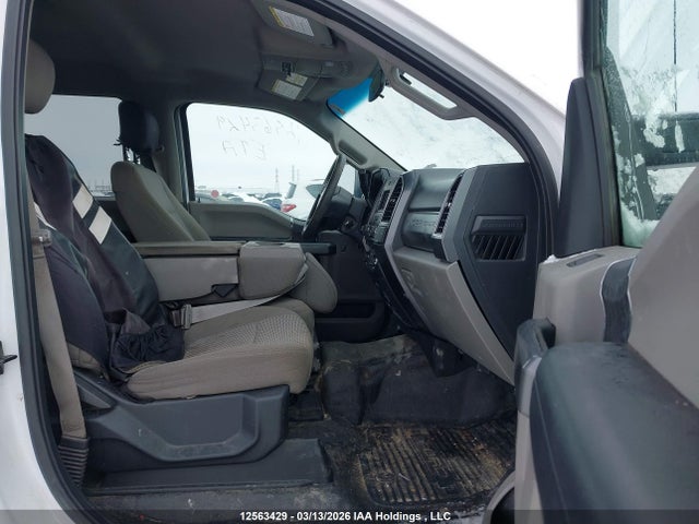 1FT8W3BT5JEC72526 Ford F-350 Xlt