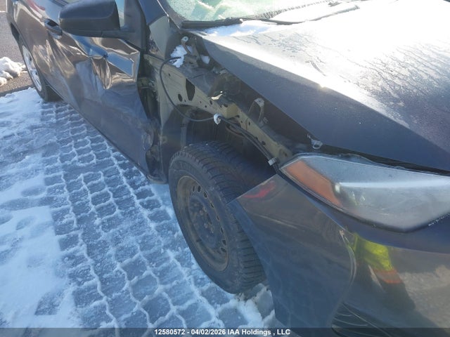 2T1BURHE1KC143923 Toyota COROLLA CE
