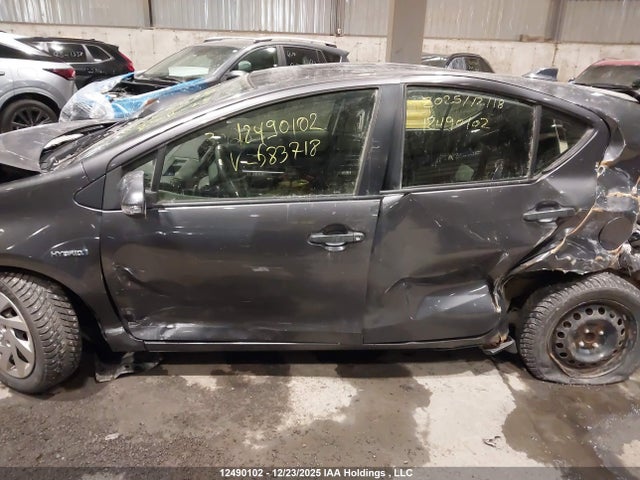 JTDKDTB3XF1583718 Toyota Prius C Technology