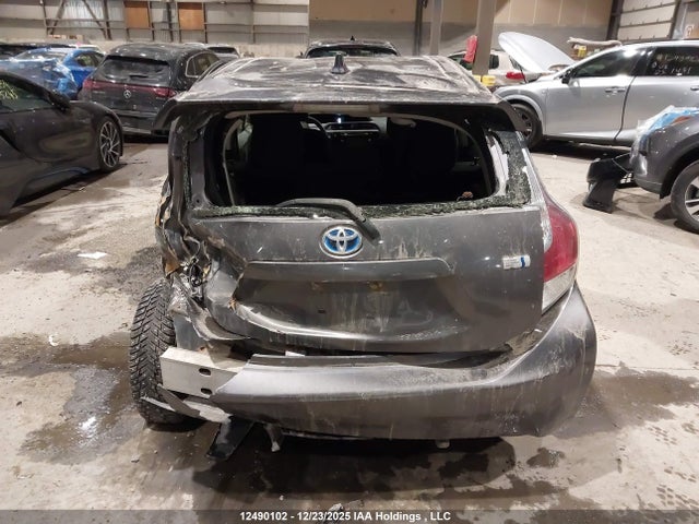 JTDKDTB3XF1583718 Toyota Prius C Technology