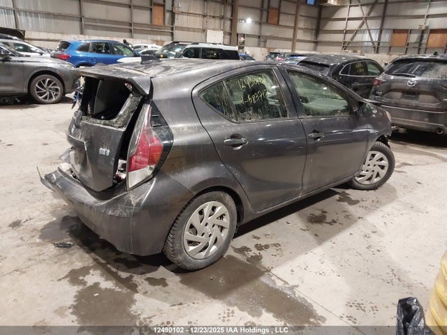 JTDKDTB3XF1583718 Toyota Prius C Technology