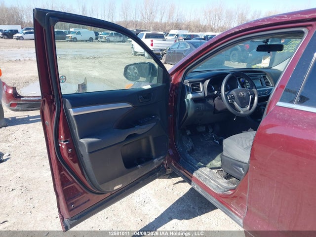 12581011 :رقم المزاد ، 5TDBKRFH3FS203832 vin ، 2015 Toyota Highlander Le مزاد بيع