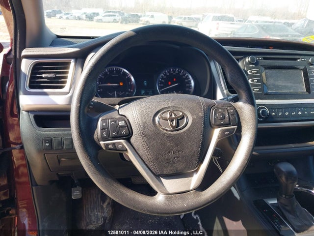 12581011 :رقم المزاد ، 5TDBKRFH3FS203832 vin ، 2015 Toyota Highlander Le مزاد بيع