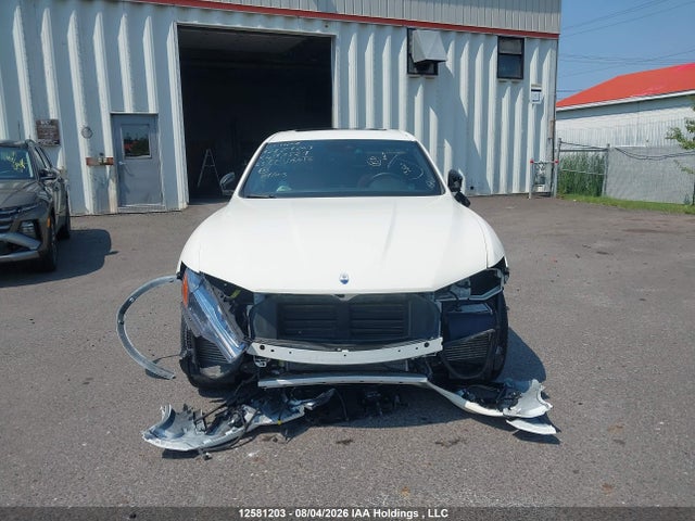 Продаж на аукціоні авто 2023 Maserati Levante Modena, vin: ZN661YUM8PX418521, номер лоту: 12581203