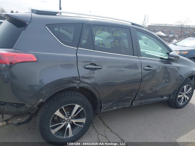 12581204 :رقم المزاد ، 2T3BFREV3JW796031 vin ، 2018 Toyota Rav4 مزاد بيع