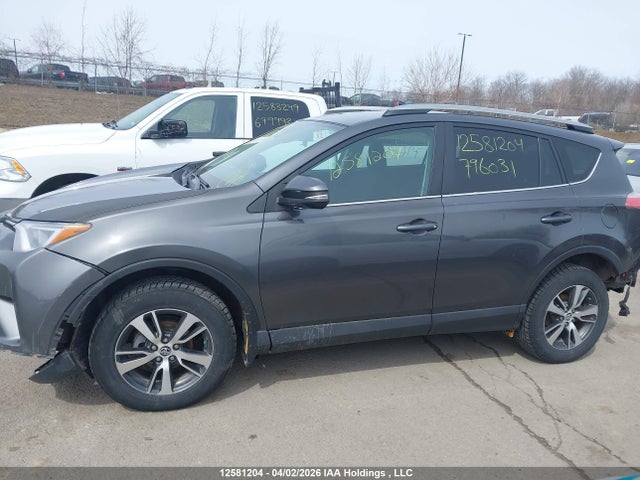 12581204 :رقم المزاد ، 2T3BFREV3JW796031 vin ، 2018 Toyota Rav4 مزاد بيع