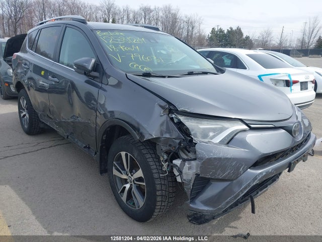 12581204 :رقم المزاد ، 2T3BFREV3JW796031 vin ، 2018 Toyota Rav4 مزاد بيع