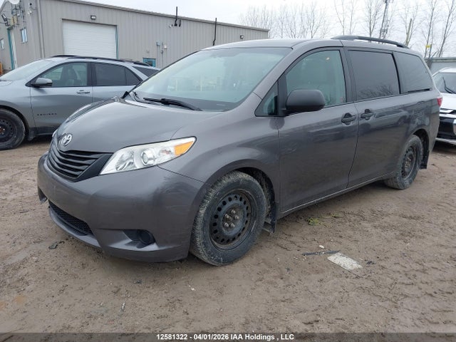 2015 Toyota Sienna მანქანა იყიდება აუქციონზე, vin: 5TDZK3DC3FS620113, აუქციონის ნომერი: 12581322